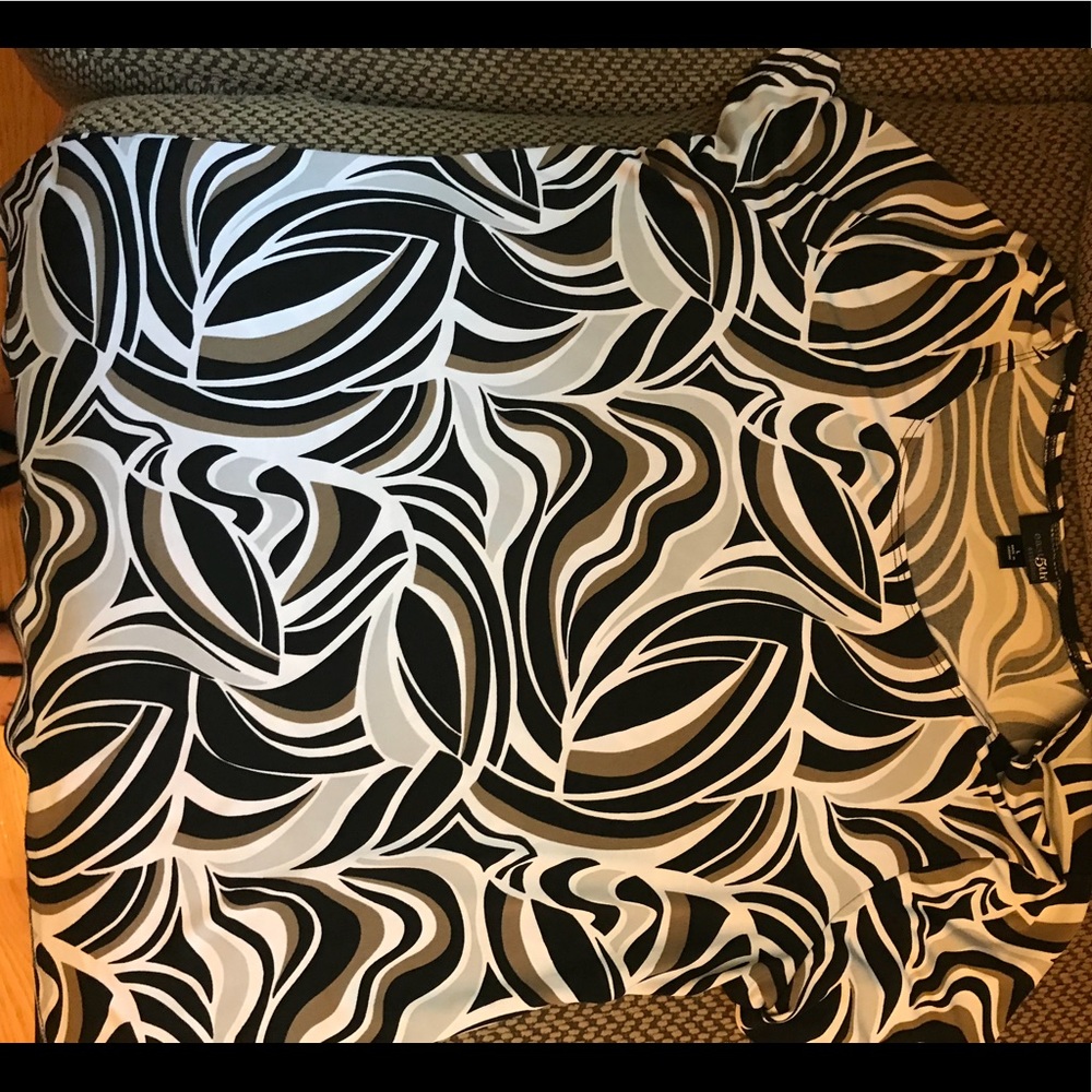 Short sleeved size L shirt